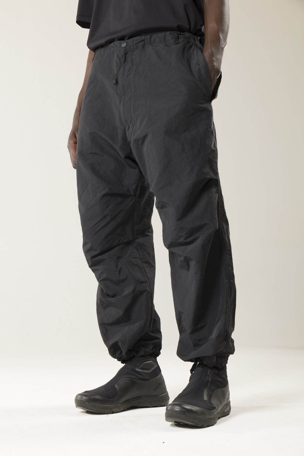 NMN_E22033P_111 [FLEO TECH OVERPANT] – NemeN