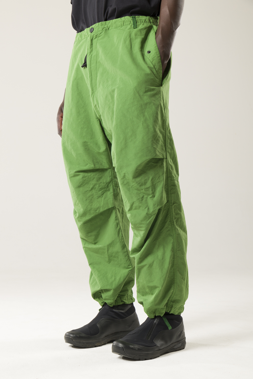 NMN_E22033P_206 [FLEO TECH OVERPANT] – NemeN