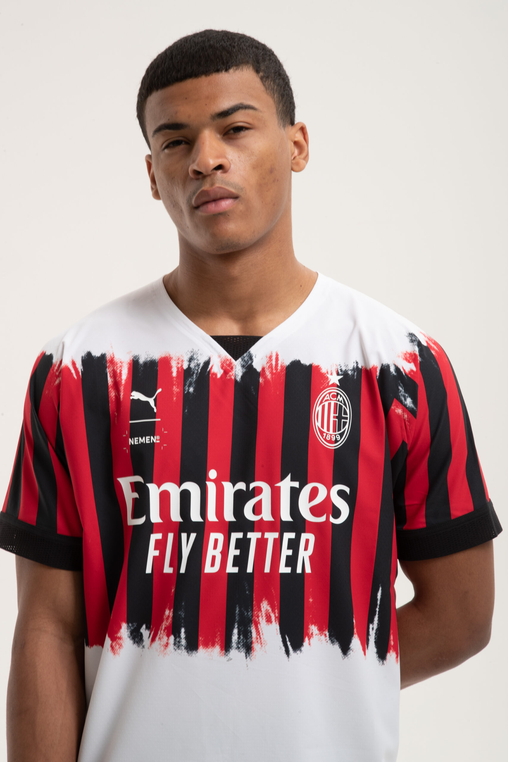 New order from kitgg - AC Milan and Real Madrid retro jersey : r/brfans